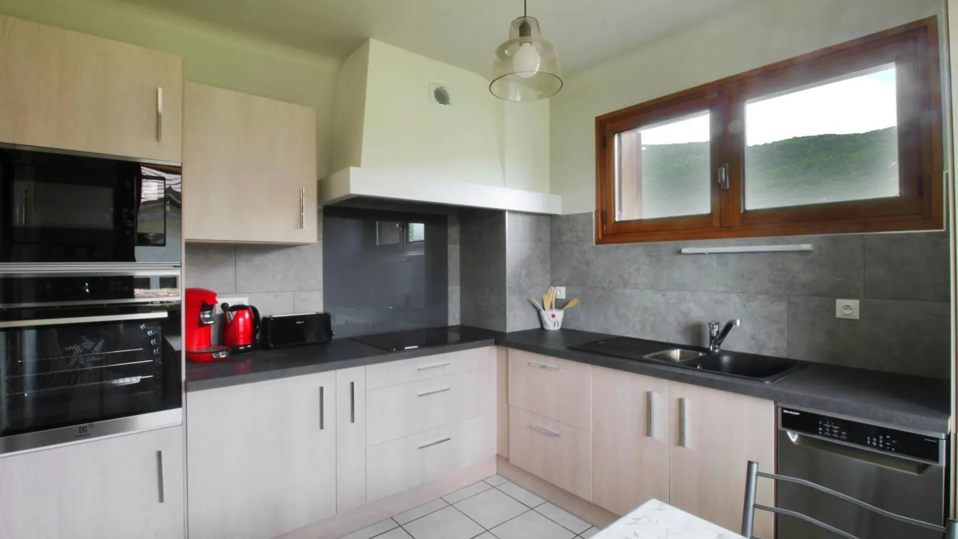 بيت للعطل فيلا Charming House With Great Views Brison-Saint-Innocent فرنسا
