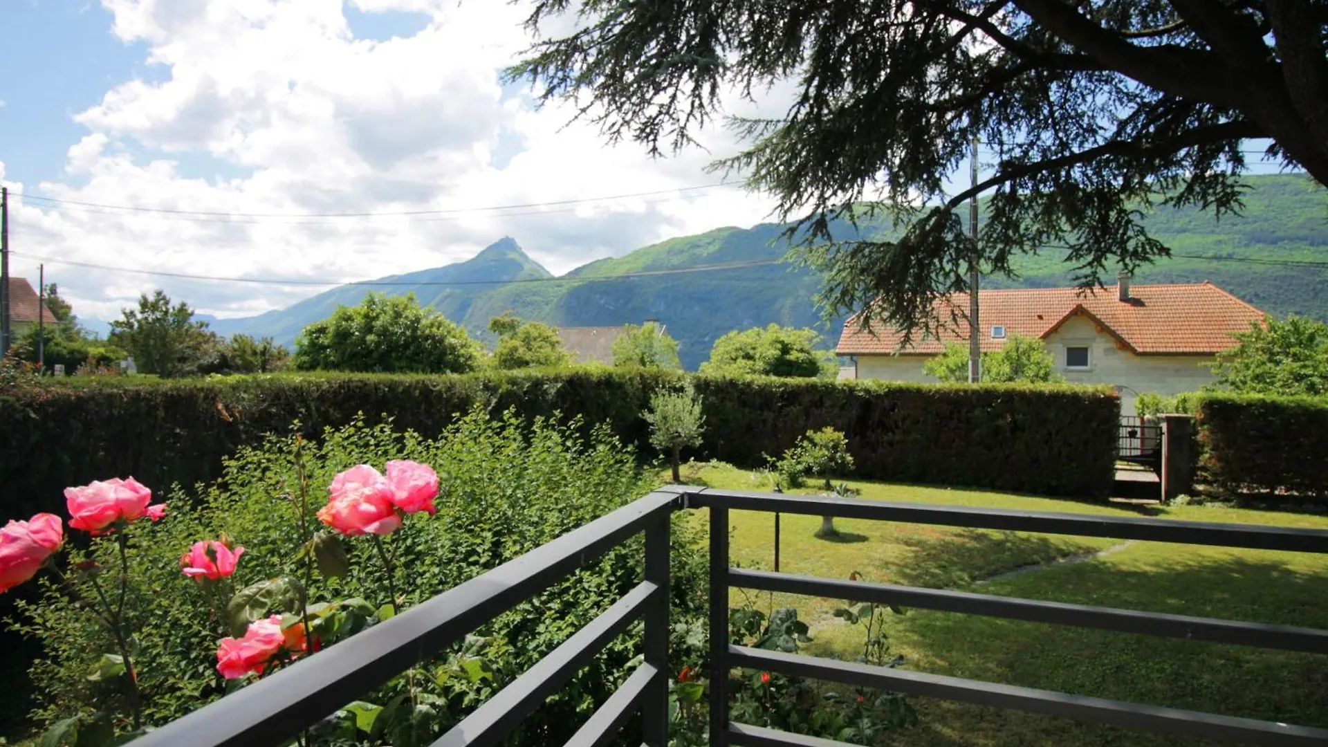 فيلا Charming House With Great Views Brison-Saint-Innocent 0*,  فرنسا